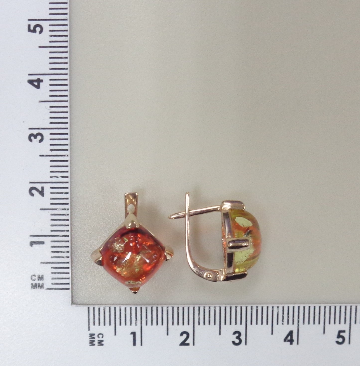 Серебряные серьги с янтарем